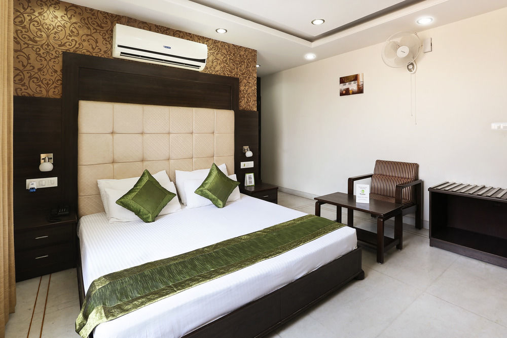 Hotel Saaket Residency 维沙卡帕特南 外观 照片