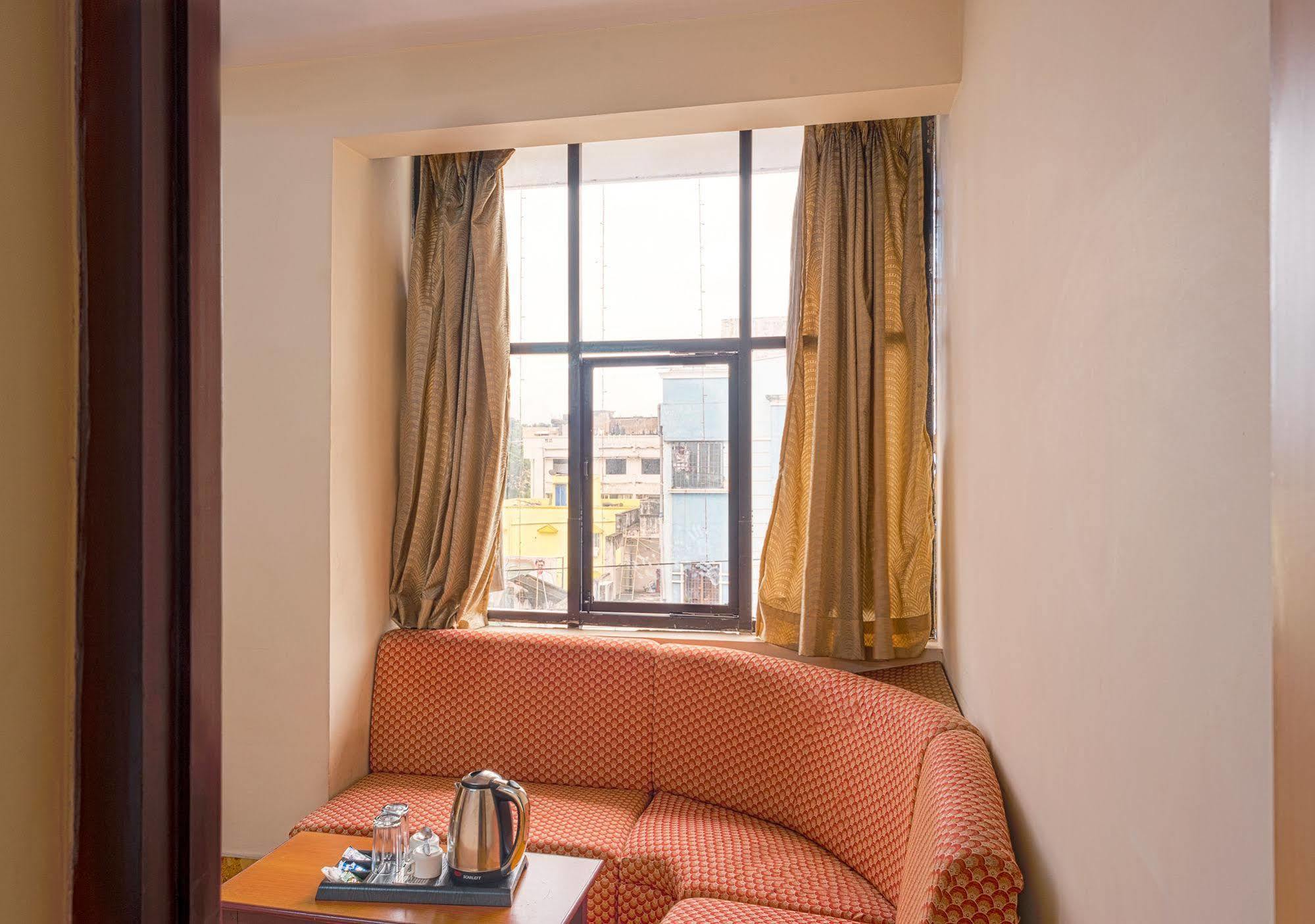 Hotel Saaket Residency 维沙卡帕特南 外观 照片