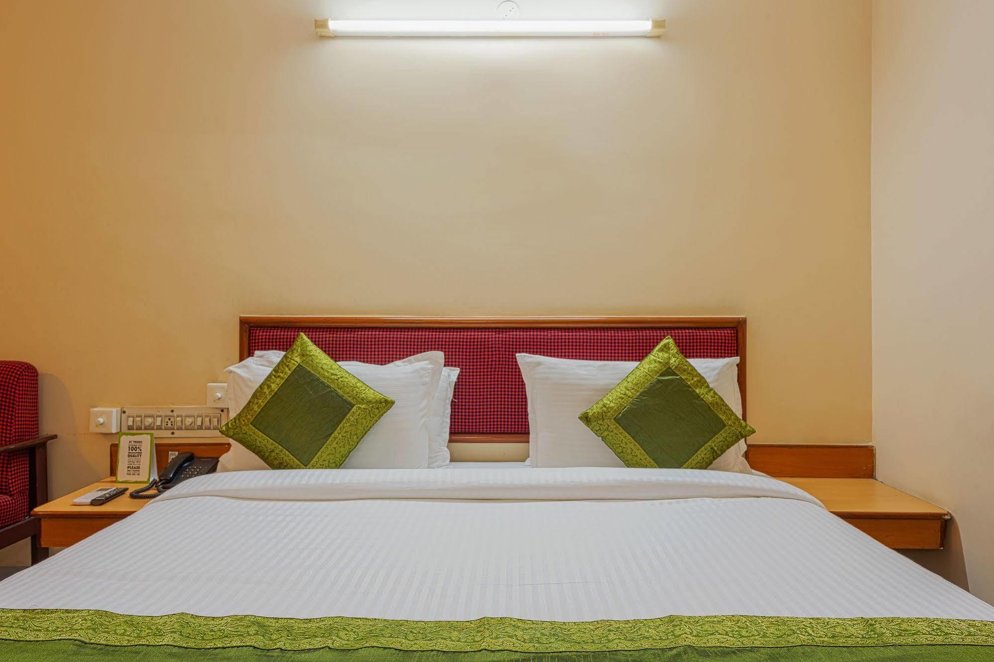 Hotel Saaket Residency 维沙卡帕特南 外观 照片