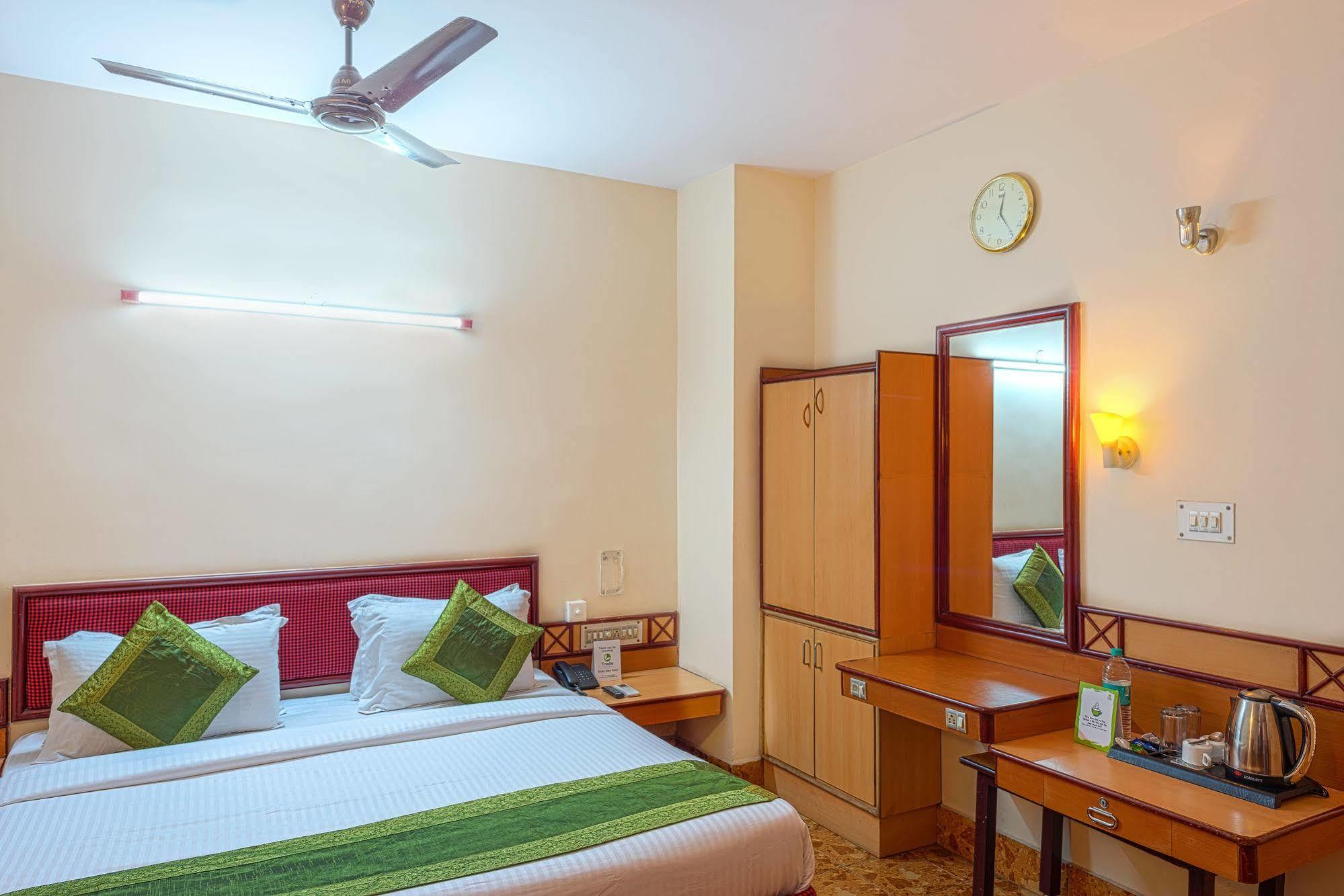 Hotel Saaket Residency 维沙卡帕特南 外观 照片