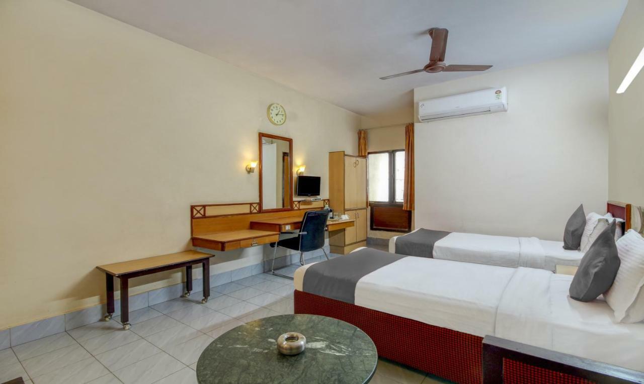 Hotel Saaket Residency 维沙卡帕特南 外观 照片